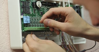 Монтаж аварийных сигнализаций от 3101 руб. в Березниках